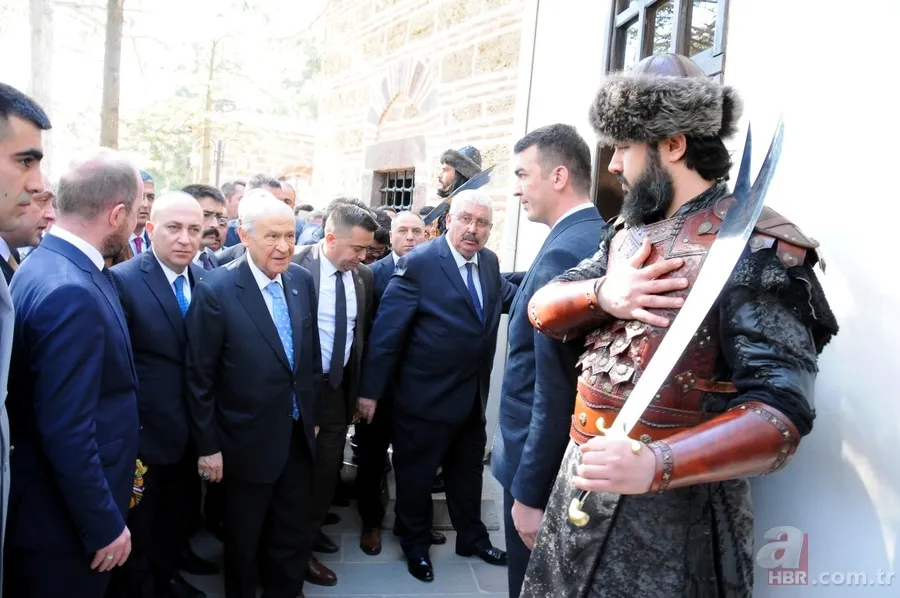 Devlet Bahçeli, Ertuğrul Gazi Türbesi’ni ziyaret etti 16