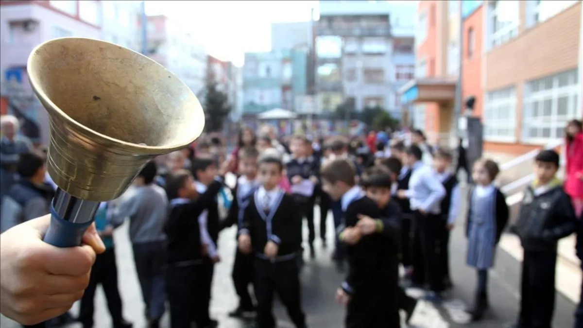 İstanbul'da okul trafiği kararı! İlk gün okulların açılış kapanış saati değişti