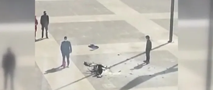 Uruguay Devlet Başkanlığı binası önünde korkunç olay! Kendisini böyle ateşe verdi