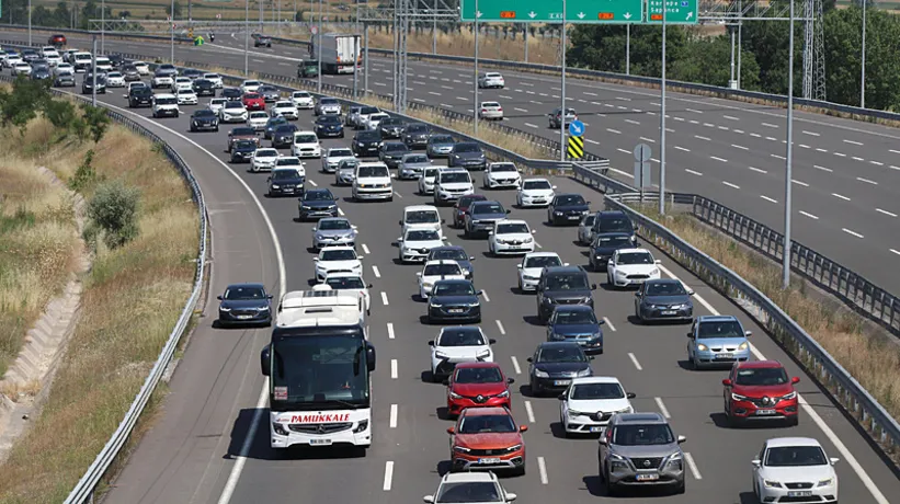 Kurban Bayramı dönüşü yollar kilit! Kilometrelerce kuyruk oluştu