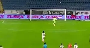 Figueiredo orta sahadan avladı! 50 metreden...