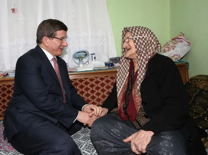 Başbakan Kızılcahamam’da Emine Teyze’yi ziyaret etti