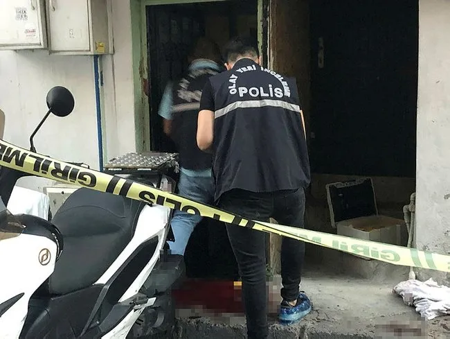 Istanbul Da Korkunc Olay Ev Arkadasinin Bogazini Kesti