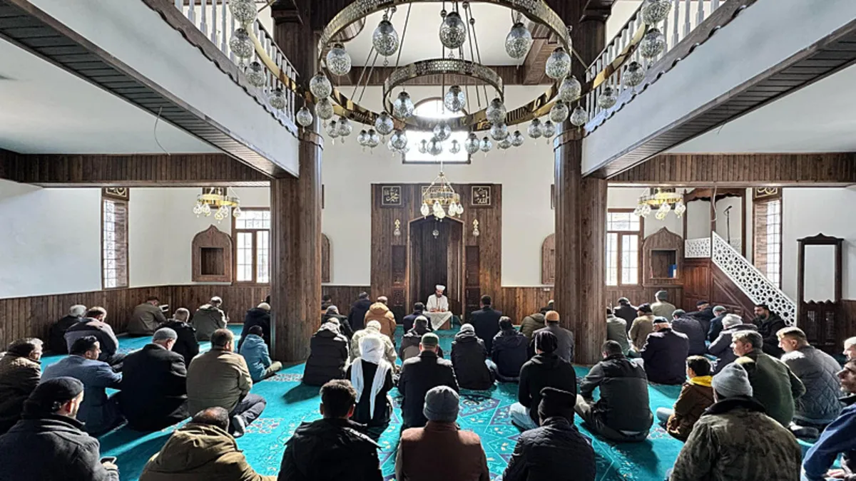 Asrın Felaketi'nde yıkıma uğrayan cami inşa edilerek ibadete açıldı