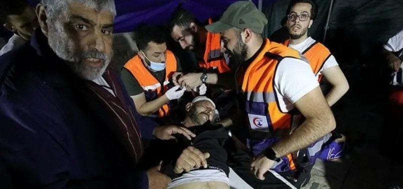 Son dakika: İşgalci İsrail polisi Mescid-i Aksa'da nöbet tutan Müslümanlara saldırdı