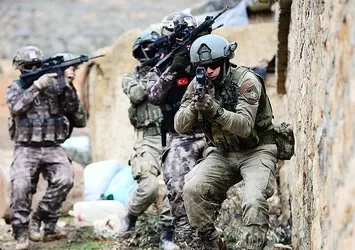 Afrin'de yakalanan 8 terörist tutuklandı