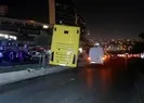 Çift katlı İETT otobüsü askıda kaldı