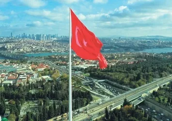 Ay yıldız İstanbul'da 2 dev direkte dalgalanacak! En büyük bayrak gönderde