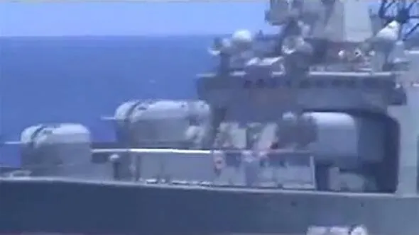 ABD ve Rus savaş gemilerinden korkutan karşılaşma!