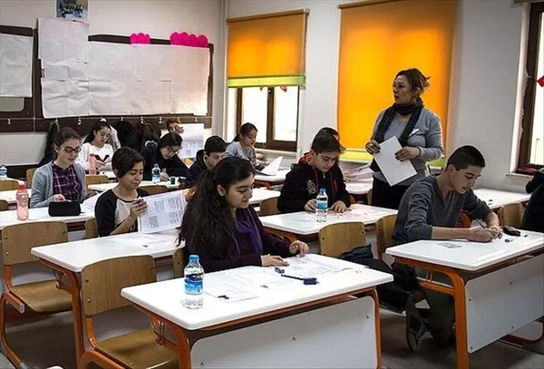 Bakan Tekin’den flaş açıklamalar! Sınıf geçme sistemi değişiyor! Türkçe detayı: 70 şartı geldi