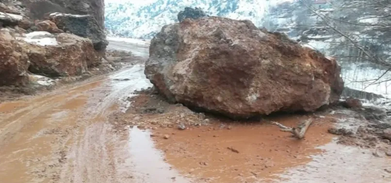 Son dakika: Kar yağışı heyelana neden oldu