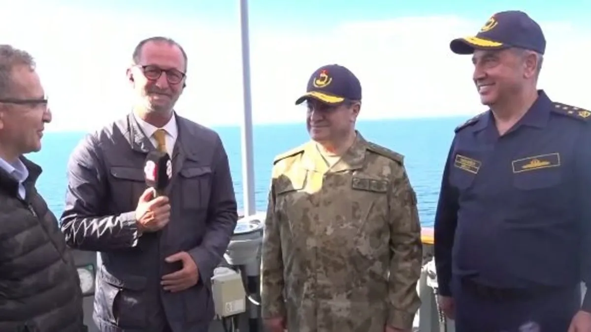 Mavi Vatan'da dev tatbikat! Komutanlardan savaş gemisinde net mesaj: İHA'da bir numarayız