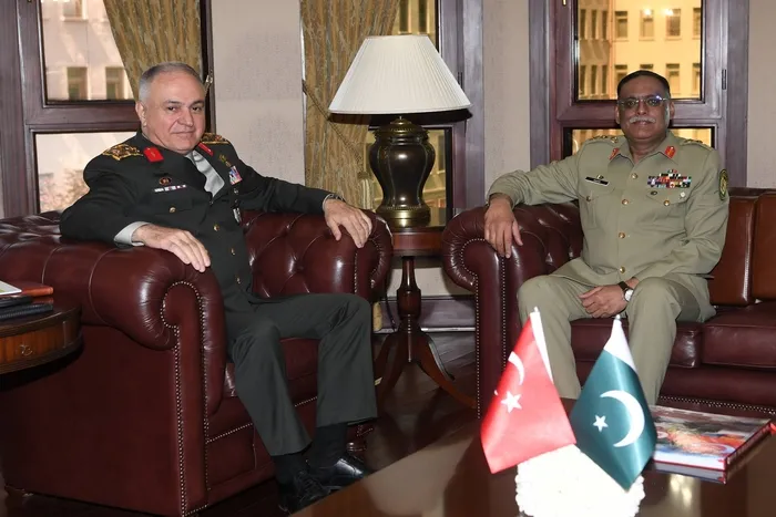 bakan-guler-pakistan-genelkurmay-baskani-mirzayi-kabul-etti-1718029747347.jpg Bakan Güler Pakistan Genelkurmay Başkanı Mirza'yı kabul etti - 2