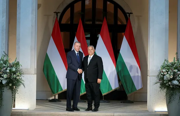 Başkan Erdoğan’ın Budapeşte dönüşü mesajları! İki konu öne çıktı: Türkiye’nin anahtar rolü