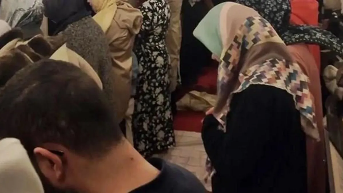 Kadın ve erkeğin yan yana teravih kıldığı görüntülerle ilgili inceleme