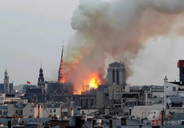Notre Dame Katedrali’ndeki yangından detaylı kareler...