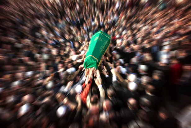 Cenaze namazı nasıl kılınır? Cenaze namazında hangi dua ve sureler okunur? Cenaze namazı farz mı?