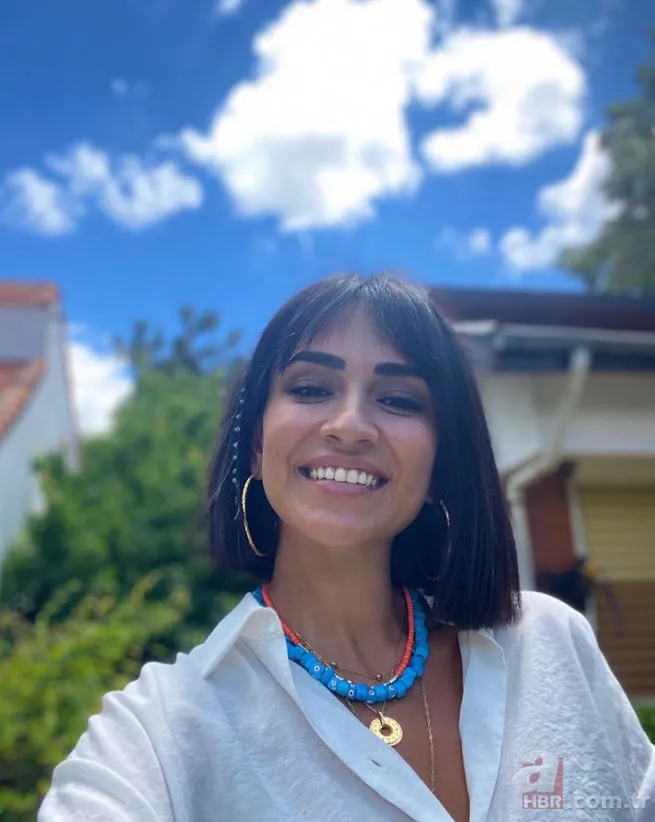 Gamze Özçelik'in kardeşi görenleri hayran bıraktı! Ablasının kopyası... 16