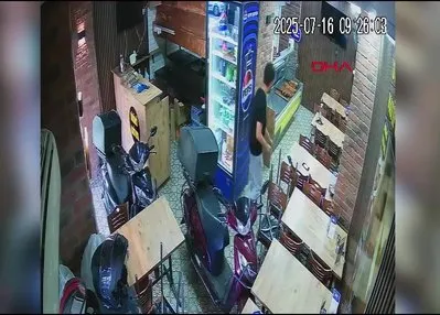 Sultangazi’de biri bekledi diğeri çaldı