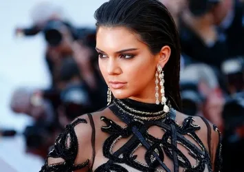22 yaşındaki Kendall Jenner, 22 milyon dolar kazandı!