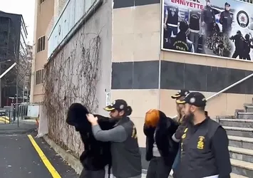 Kadıköy'de "sapkın parti" iddiası! Kırbaç maske tasma zincir... Hepsi ele geçirildi