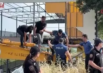 Adana'da yıkım gerginliği kamerada