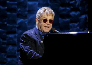 Elton John'a "ölümcül bakteri" teşhisi