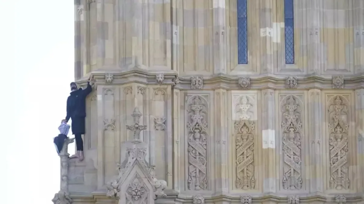 Big Ben'e tırmandı Filistin bayrağı açtı!