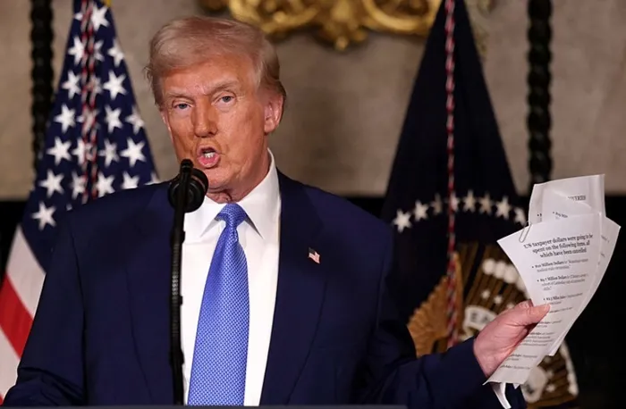 trumptan-dikkat-ceken-ukrayna-cikisi-avrupalilar-baksin-1739943348829.jpg ABD Başkanı Donald Trump Mar-a-Lago'da gündemi değerlendirdi. (AFP)