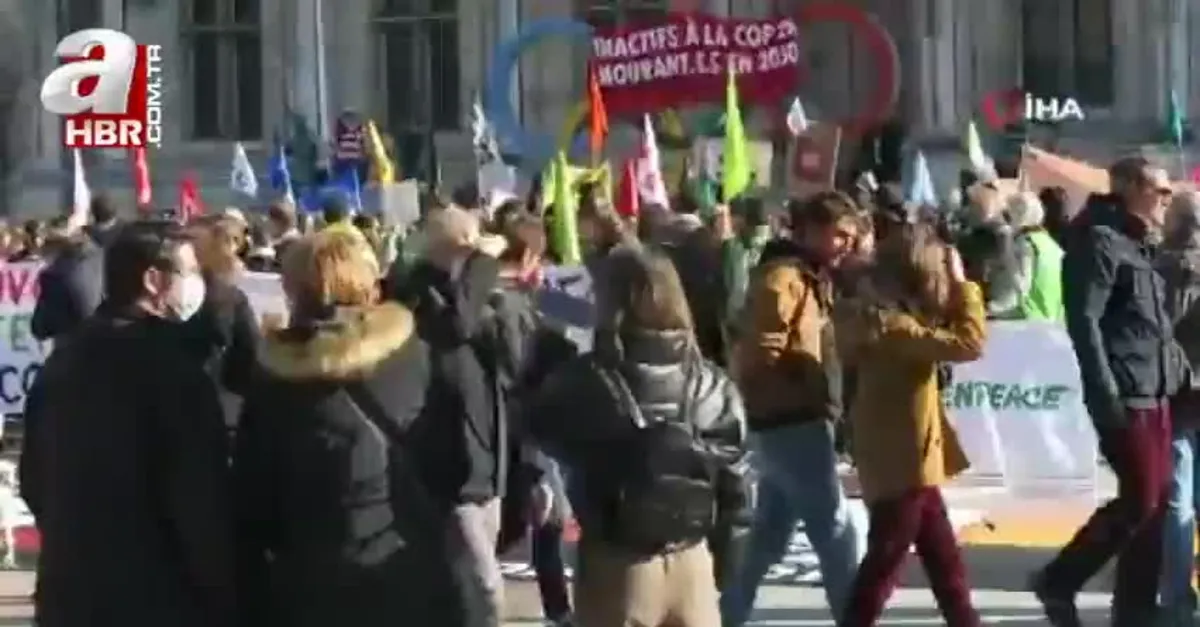 Paris’te çevreciler sokağa indi