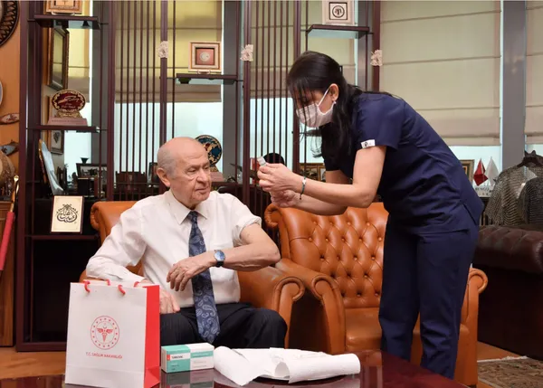 Son dakika: MHP lideri Devlet Bahçeli Turkovac aşısı oldu! Sağlık Bakanı Koca teşekkür etti