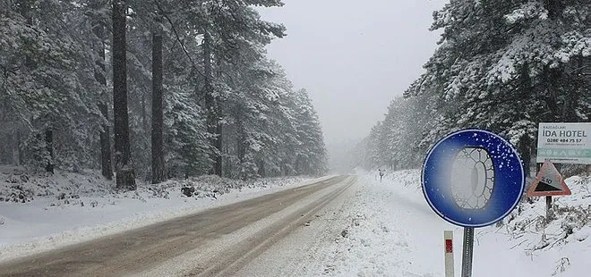 Kazdağları’nda yoğun kar yağışı | 17 askeri personel ve 4 belediye işçisi mahsur kaldı