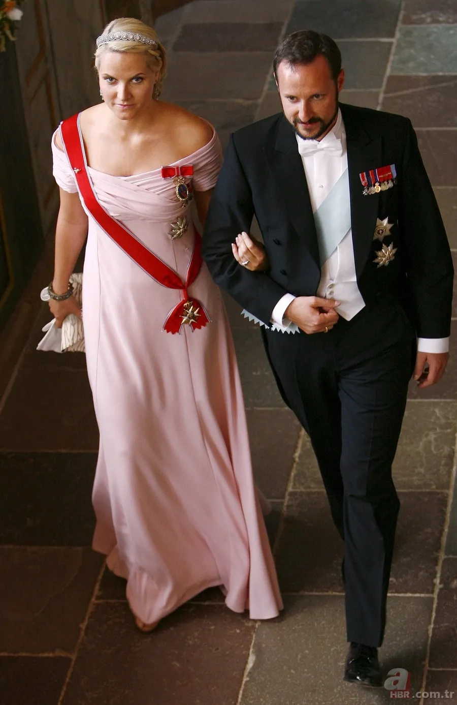 Yayınlanan Epstein dosyası Norveç kraliyetini sarstı! Veliaht Prenses Mette-Marit’in adı belgelerde yüzlerce kez geçiyor 6