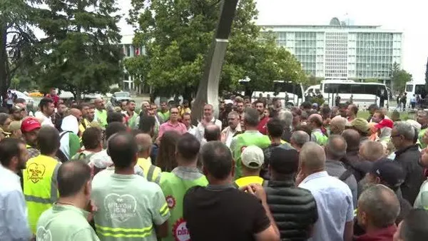 İşçilerin isyanı büyüyor! CHP’li İBB Ağaç AŞ’den çıkarılan emekçilerden Ekrem İmamoğlu’na tepki