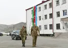 İlham Aliyev işgalden kurtarılan bölgede Azerbaycan bayrağını öperek göndere çekti