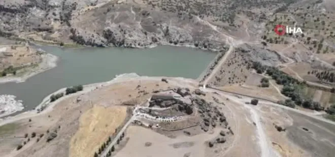 Kaya üzerindeki Yüksek Kilise ilgi odağı