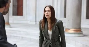 Ceylan çırpındıkça dibe çekilir!