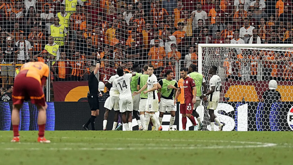 Muslera'nın tekmesine ağır ceza gelebilir! UEFA'nın kararı ne olacak?