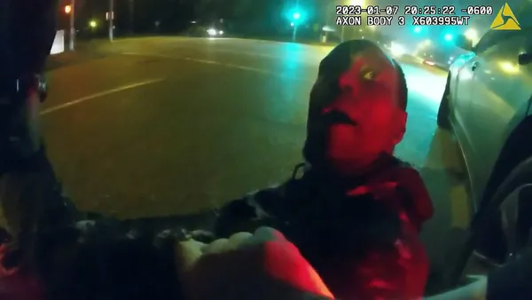 abdde-polis-siddeti-bitmiyor-o-goruntuler-sonrasi-sokaklar-karisti-canice-oldurduler-1674899960353.jpg ABD’de polis şiddeti bitmiyor! O görüntüler sonrası sokaklar karıştı | Canice öldürdüler - 2