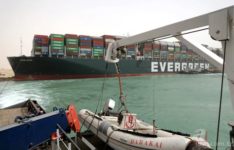 Dünya deniz ticaretinde büyük kriz! O gemi karaya oturdu Süveyş Kanalı kapandı 16