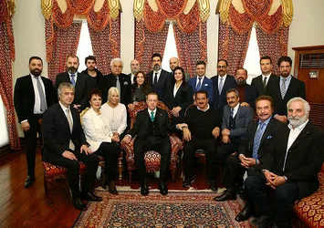 Cumhurbaşkanı Erdoğan sanatçılarla buluştu