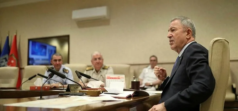 Bakan Hulusi Akar ve komuta kademesinden sınır ötesi harekat toplantısı