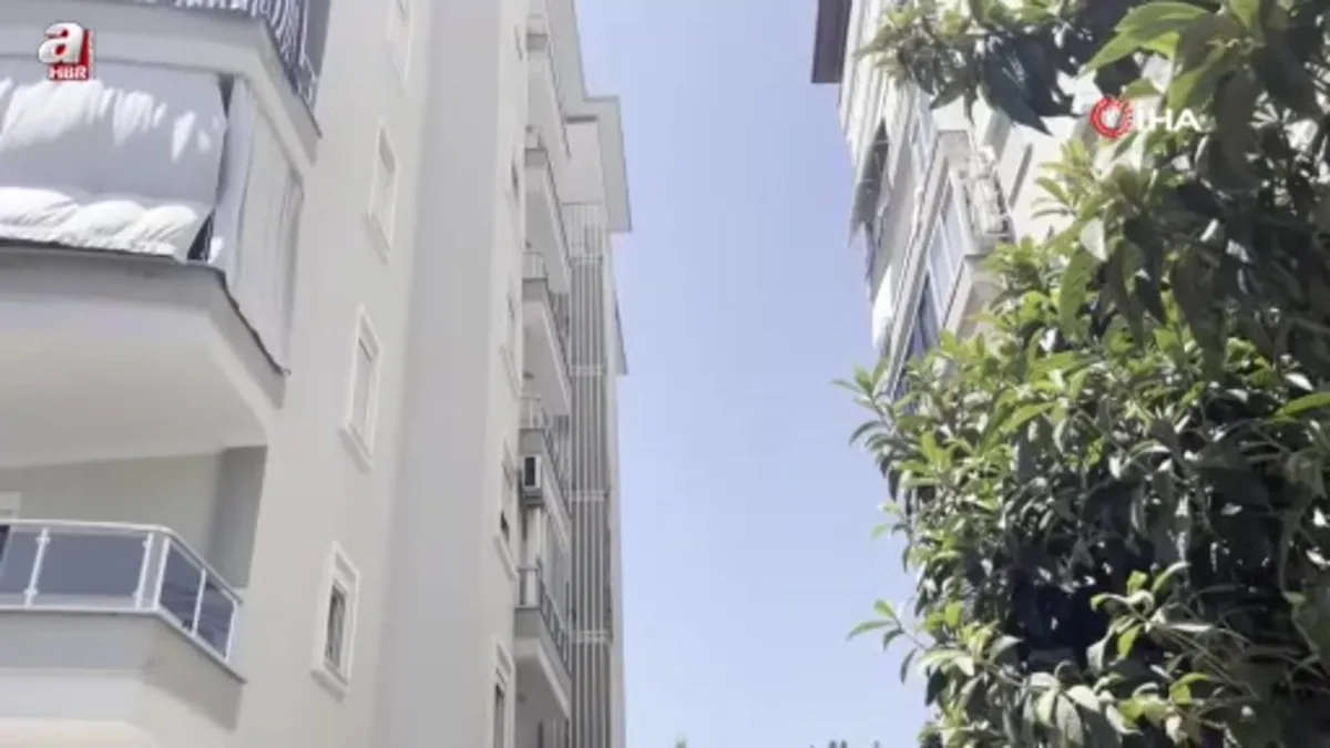 Alanya'da klima takarken dengesini kaybeden kişi 6. kattan zemine düştü