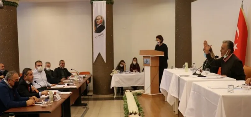 Ağzı bozuk CHP'li başkan belediye Meclis'ini karıştırdı! İP'liler toplantıyı terk etti