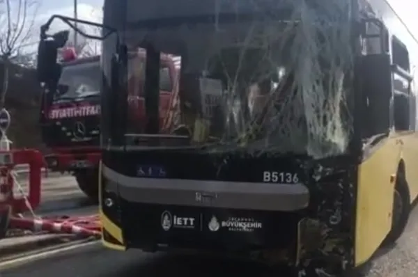 son-dakika-basaksehirde-iett-otobusleri-carpisti-cok-sayida-yarali-var-1644138226081.jpg Son dakika: Başakşehir'de İETT otobüsleri çarpıştı! Çok sayıda yaralı var - 2