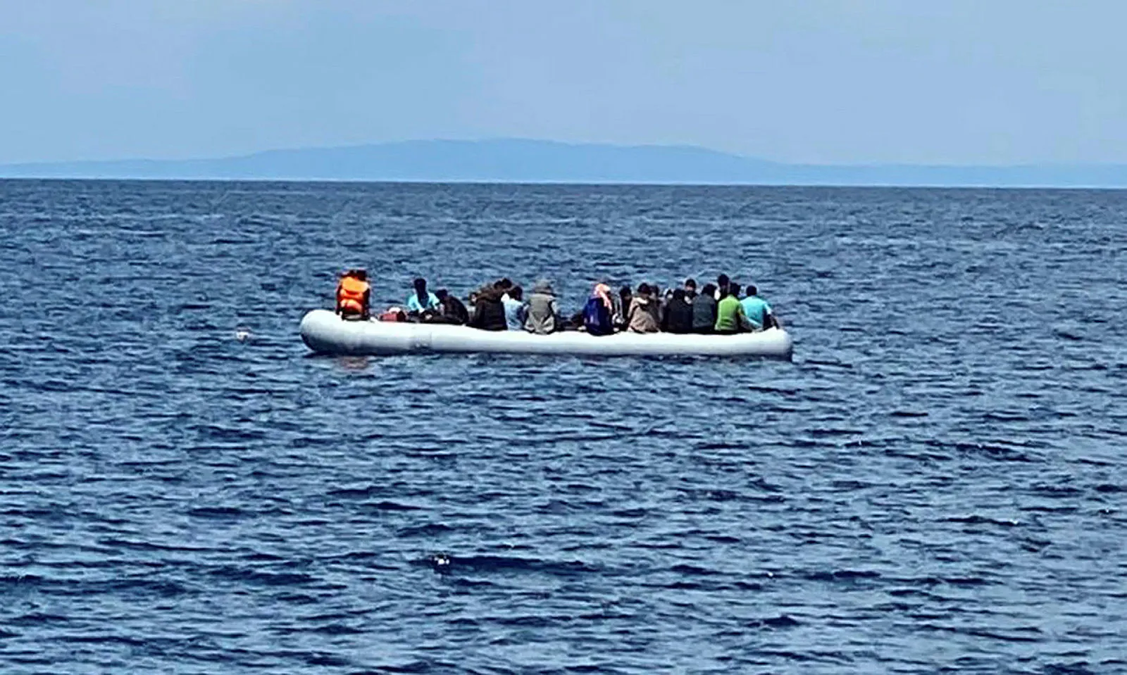 Yunan sahil güvenliğinin Türk kara sularına ittiği sığınmacılar kurtarıldı