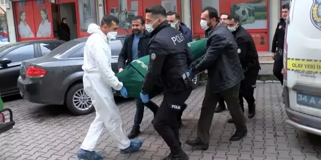 istanbulda-yanan-is-yerinde-elleri-arkadan-baglanmis-erkek-ceseti-bulundu-1711542944122.jpg İstanbul'da yanan iş yerinde elleri arkadan bağlanmış erkek cesedi bulundu - 4