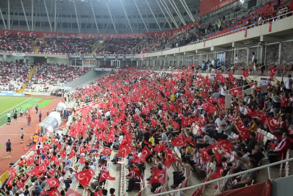 sivasspor-yoluna-konferans-liginde-devam-edecek-1661453582783.jpg Sivasspor yoluna Konferans Ligi'nde devam edecek - 1