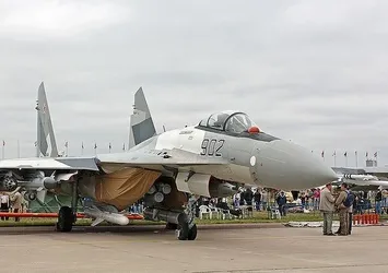 Çin, ilk Su-35 savaş uçağını teslim aldı