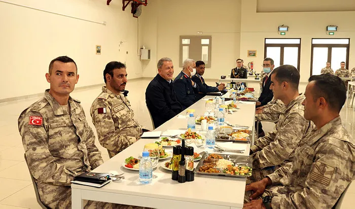 Milli Savunma Bakanı Hulusi Akar Katar'da görevli Mehmetçik ile bir araya geldi - 2